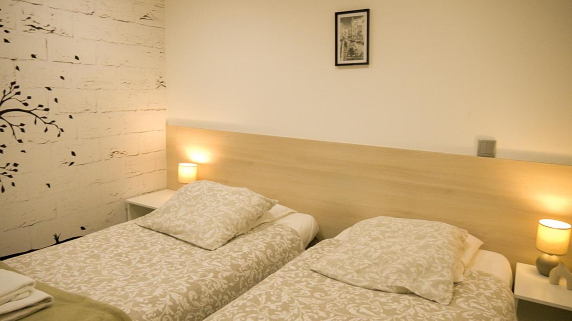 Appartement 1-4 Pers - Aeroport Cdg, Parc Expo, Villepinte - A L'Ombre Du Pin "9" Le Pin  Екстериор снимка